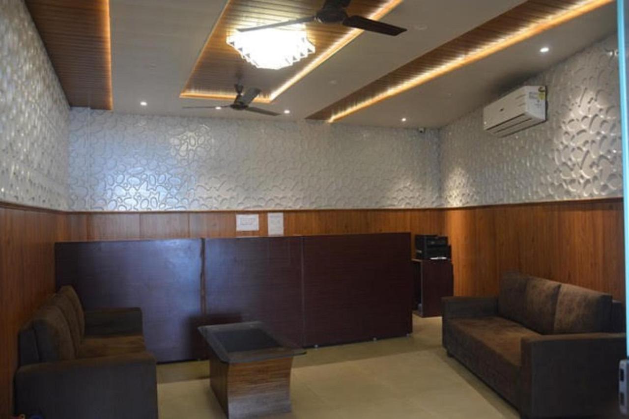 Krazy Hotel Haldwāni Esterno foto