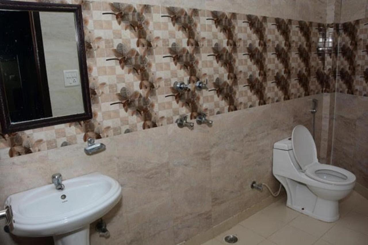 Krazy Hotel Haldwāni Esterno foto