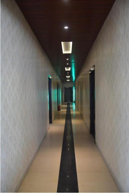 Krazy Hotel Haldwāni Esterno foto