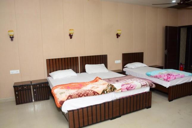 Krazy Hotel Haldwāni Esterno foto