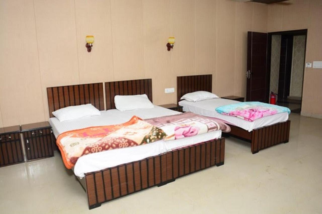 Krazy Hotel Haldwāni Esterno foto