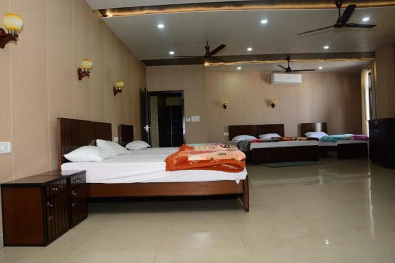 Krazy Hotel Haldwāni Esterno foto